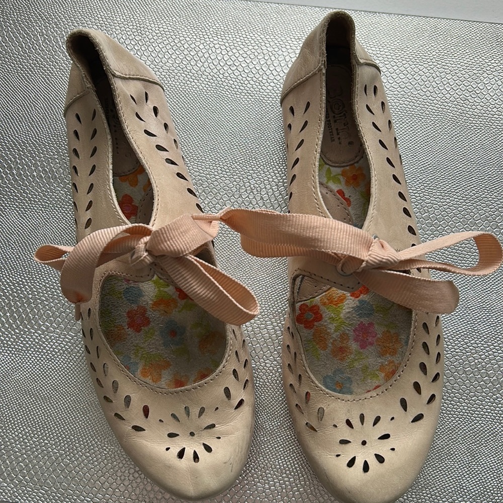 Born cream tie ballet Size 6